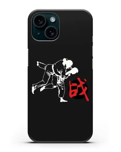 Чехол с борцами Дзюдо и красным иероглифом силиконовый для iPhone 15