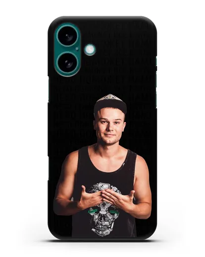 Чехол с фотографией Макс Корж и надписью Небо поможем нам! силиконовый для iPhone 16 Plus