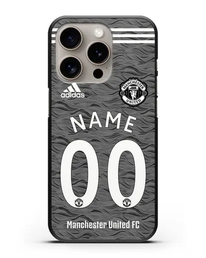 Именной чехол ФК Манчестер Юнайтед с фамилией и номером (сезон 2020-2021) гостевая форма силиконовый для iPhone 15 Pro