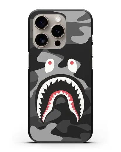 Чехол с рисунком Kaws акула серая силиконовый для iPhone 15 Pro
