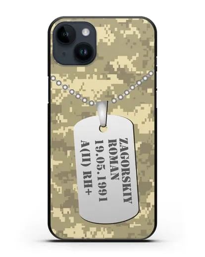 Чехол Армейский жетон с фамилией, датой рождения и группой крови, камуфляж песчаный пиксель силиконовый для iPhone 14 Plus