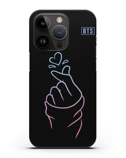 Чехол BTS с иллюстрацией руки и сердца силиконовый для iPhone 14 Pro