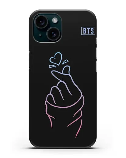 Чехол BTS с иллюстрацией руки и сердца силиконовый для iPhone 15