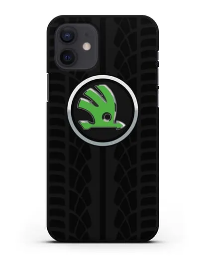 Чехол с эмблемой Skoda с протектором шин силиконовый для iPhone 12