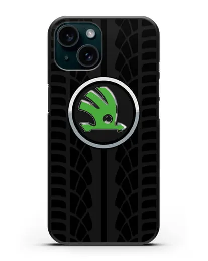 Чехол с эмблемой Skoda с протектором шин силиконовый для iPhone 15