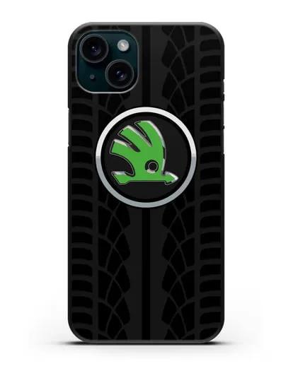Чехол с эмблемой Skoda с протектором шин силиконовый для iPhone 15 Plus