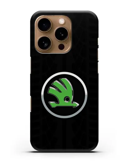 Чехол с эмблемой Skoda с протектором шин силиконовый для iPhone 16 Pro
